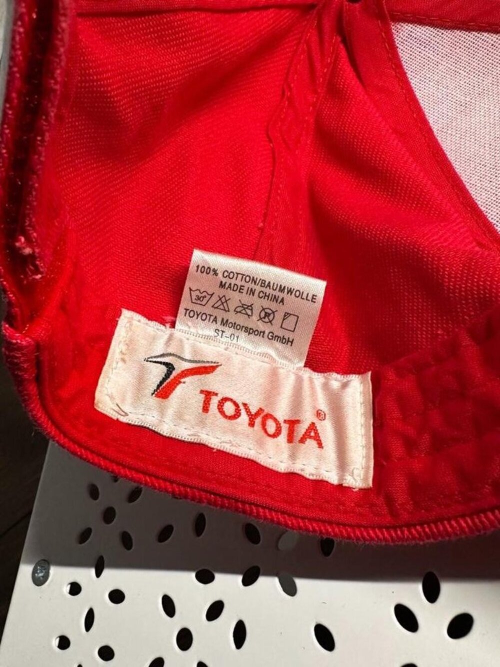 TOYOTA F1 RED RACING CAP - Picture 7 of 7